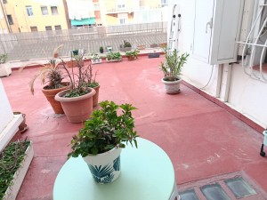 TERRAZA COM MESA